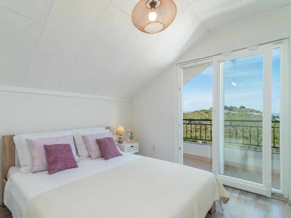 Scenic Sea View,Three Bedroom Villa With Pool Trogir Zewnętrze zdjęcie
