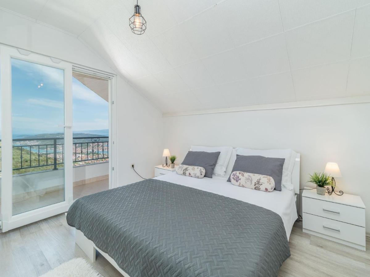 Scenic Sea View,Three Bedroom Villa With Pool Trogir Zewnętrze zdjęcie